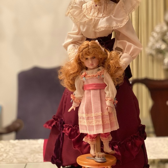 Vintage Franklin Heirloom Dolls(Set of 4) - Picture 6 of 16